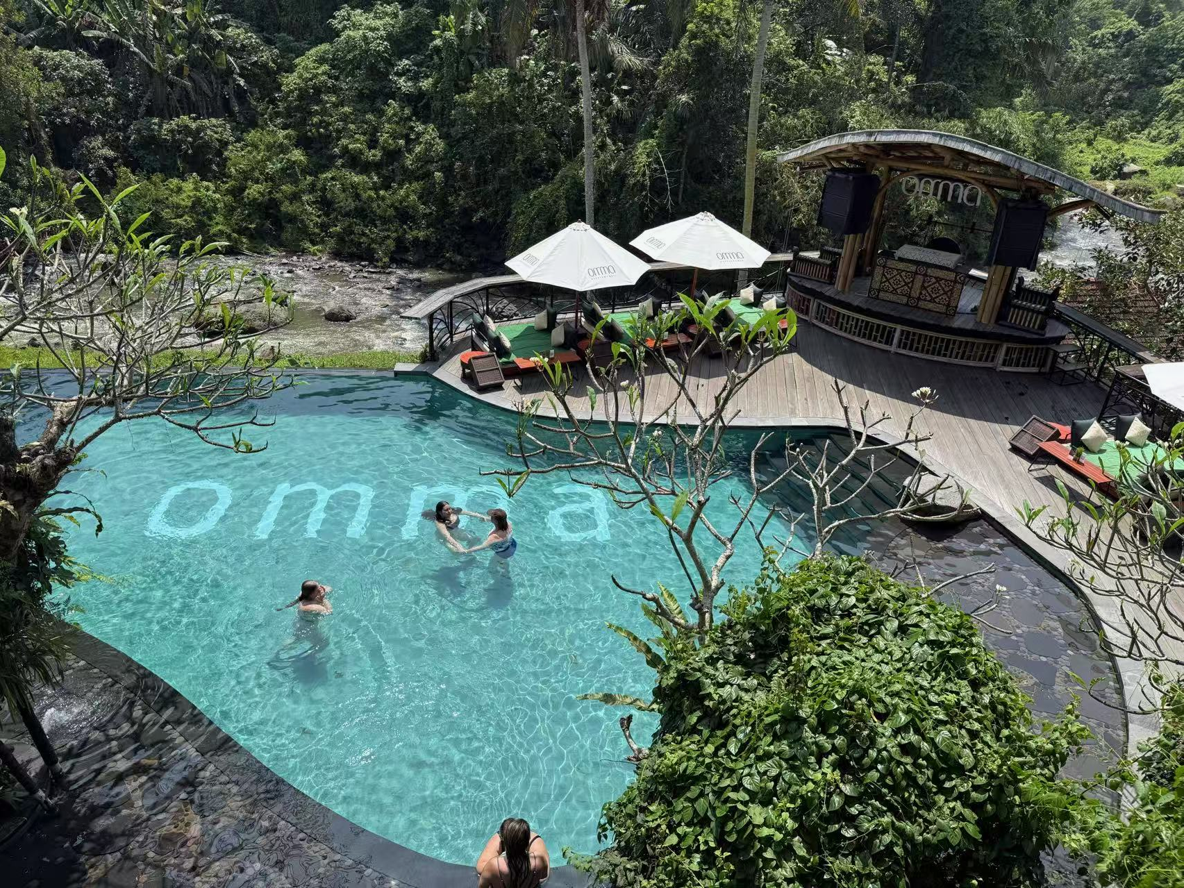 OMMA DAY CLUB